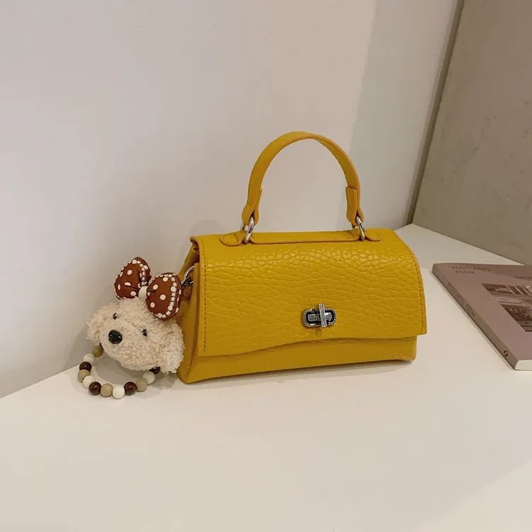 Tas Selempang Wanita Bahan PU Sintetis Motif Polkadot Warna Hitam Tali Rantai Grosir Import