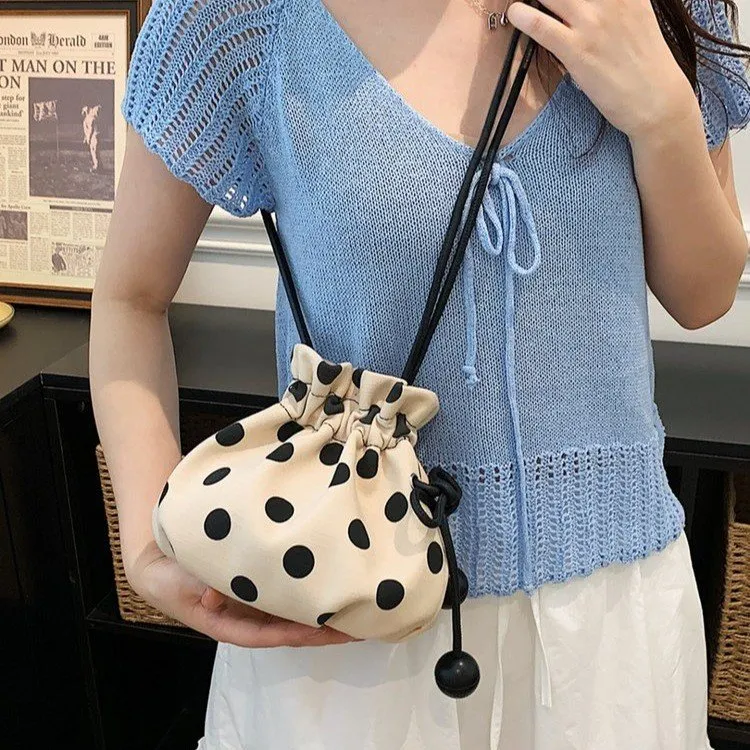 Tas Selempang Wanita Bahan PU Sintetis Motif Polkadot Warna Hitam Tali Rantai Grosir Import