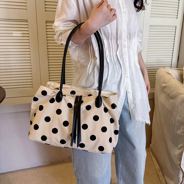 Tas Selempang Wanita Bahan PU Sintetis Motif Polkadot Warna Hitam Tali Rantai Grosir Import