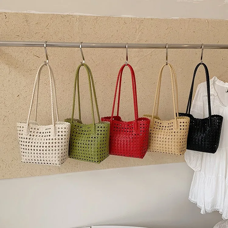 Tas Selempang Wanita Bahan PU Sintetis Tekstur Anyam Warna Hitam Grosir Import