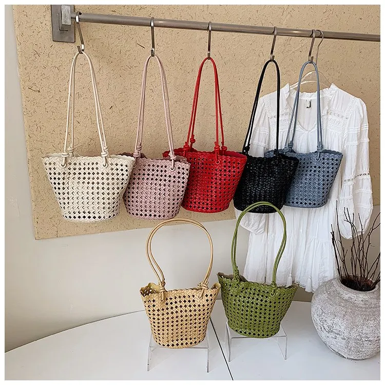 Tas Selempang Wanita Bahan PU Sintetis Tekstur Anyam Warna Hitam Grosir Import