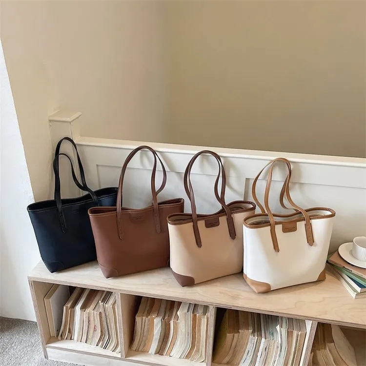 Tas Selempang Wanita Bahan PU Sintetis Tekstur Halus Grosir