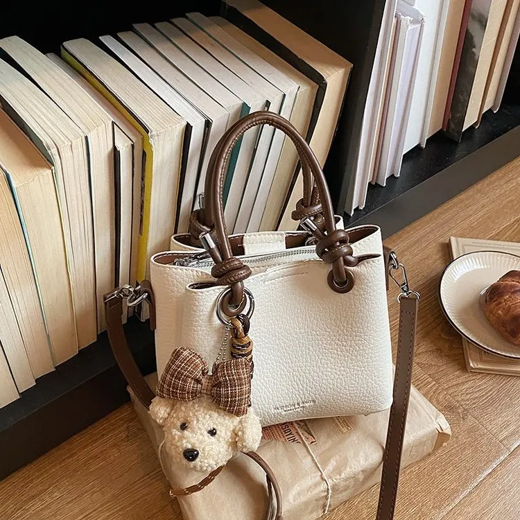 Tas Selempang Wanita Bahan PU Sintetis Tekstur Halus Grosir