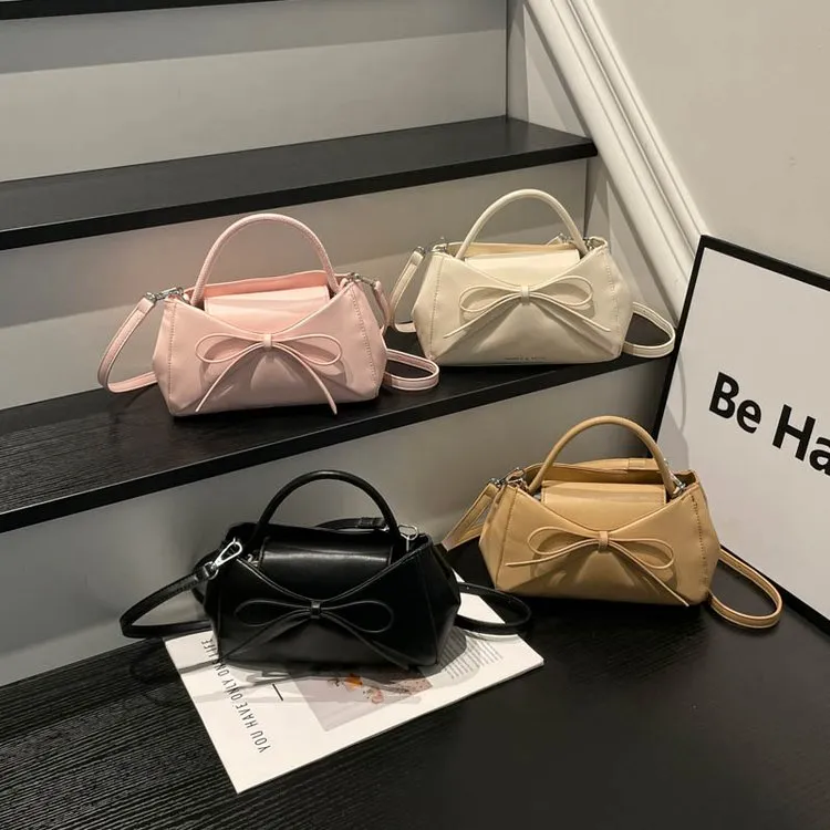 Tas Selempang Wanita Bahan PU Sintetis Polos Warna Hitam Tali Rantai Grosir Import
