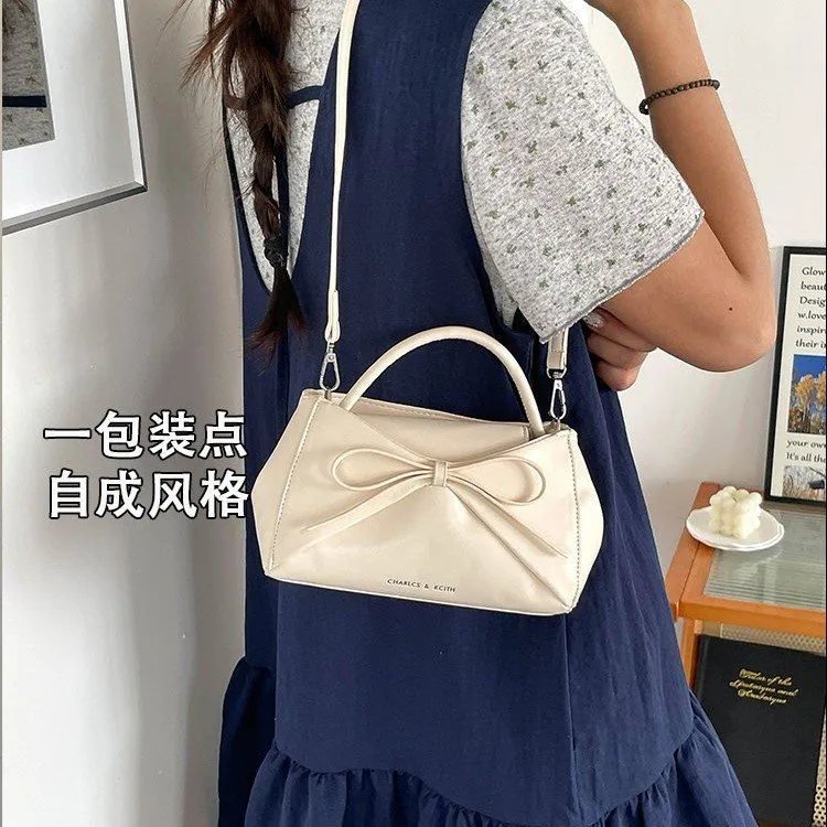 Tas Selempang Wanita Bahan PU Sintetis Polos Warna Hitam Tali Rantai Grosir Import