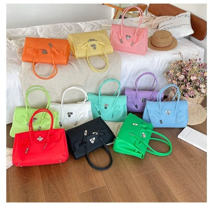 Tas Selempang Wanita Bahan PU Sintetis Polos Warna Hitam Tali Rantai Grosir Import