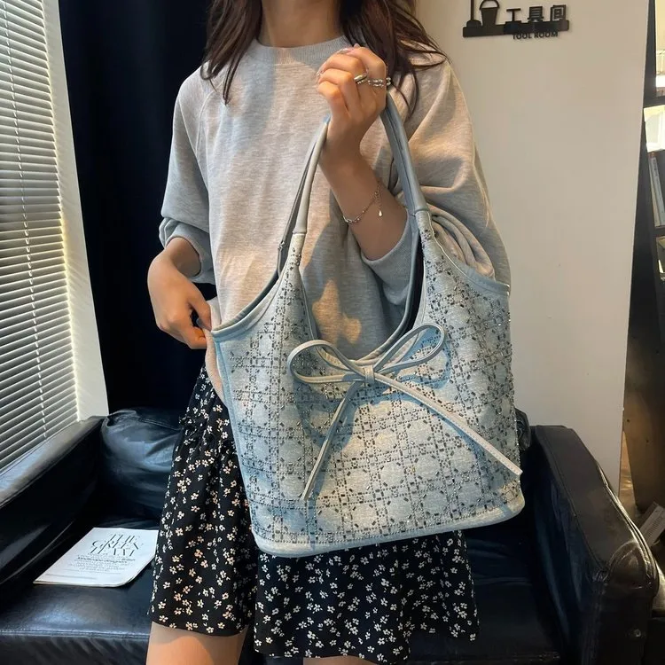 Tas Selempang Wanita Bahan PU Sintetis Tekstur Halus Grosir