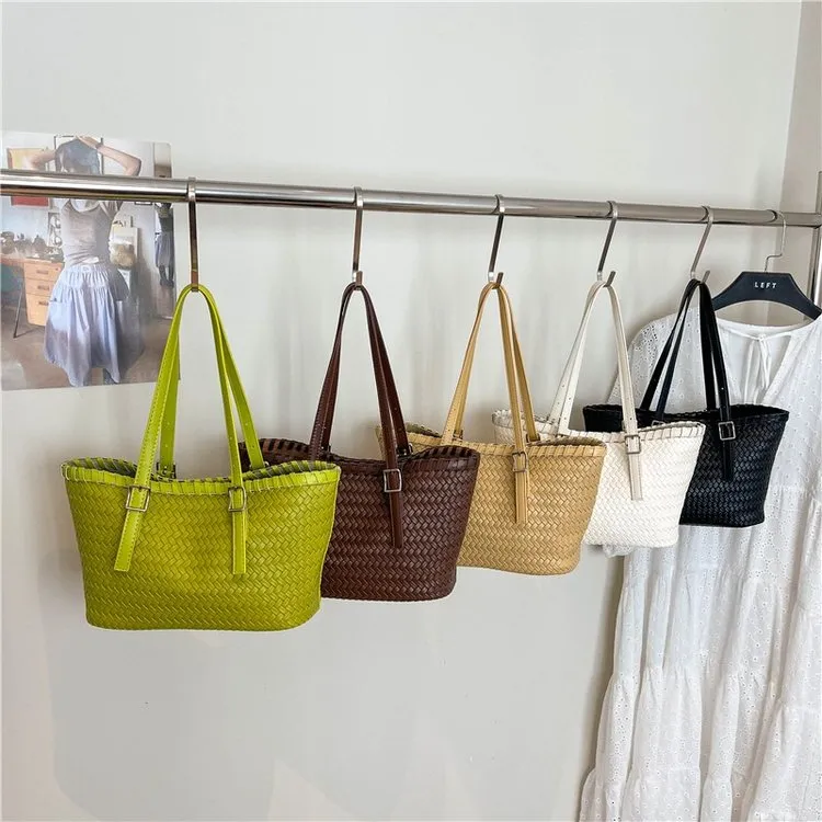 Tas Selempang Wanita Bahan PU Sintetis Tekstur Halus Grosir