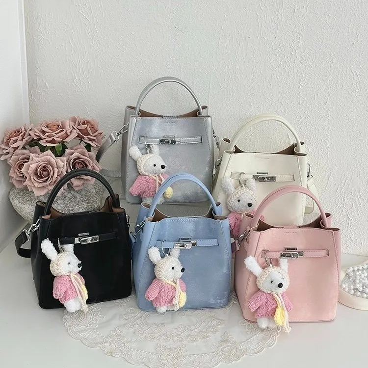 Tas Selempang Wanita Bahan PU Sintetis Tekstur Halus Grosir