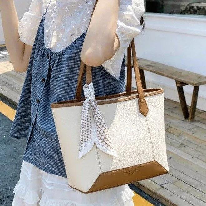 Tas Selempang Wanita Bahan PU Sintetis Tekstur Halus Grosir