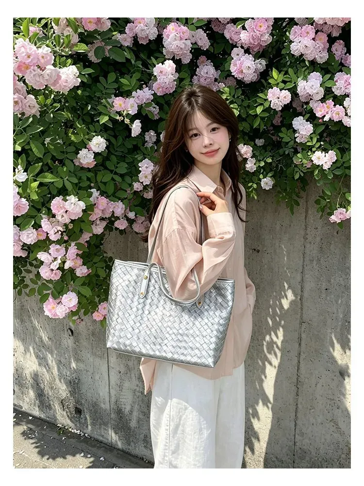 Tas Selempang Wanita Bahan PU Sintetis Model Quilted Warna Putih Bentuk Kotak Katalog Grosir