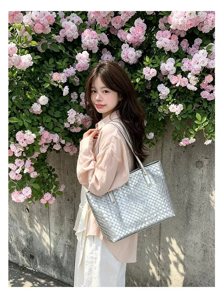 Tas Selempang Wanita Bahan PU Sintetis Model Quilted Warna Putih Bentuk Kotak Katalog Grosir