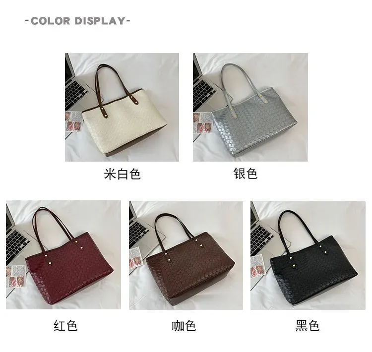 Tas Selempang Wanita Bahan PU Sintetis Model Quilted Warna Putih Bentuk Kotak Katalog Grosir