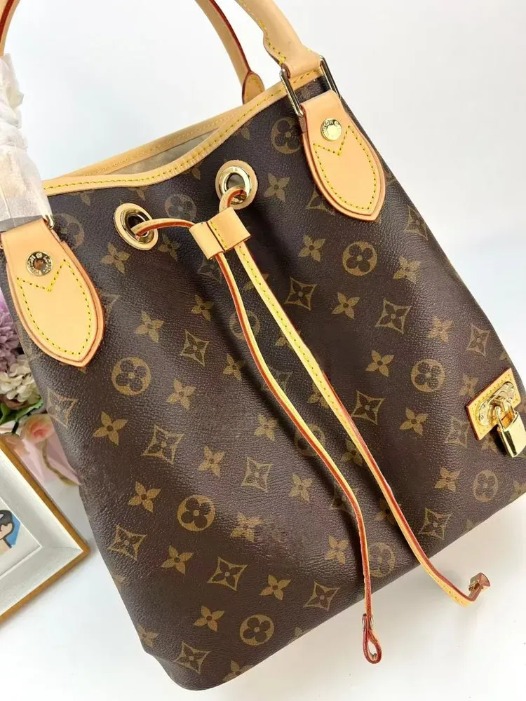 Tas Bucket Wanita Bahan PU Sintetis Motif Print Bentuk Bucket Tali Panjang untuk Kerja Grosir