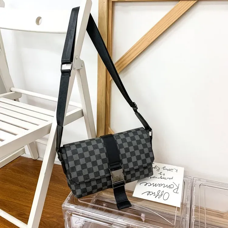 Tas Selempang Pria Bahan Kain Motif Polkadot Warna Hitam Bentuk Kotak Tali Grosir Import