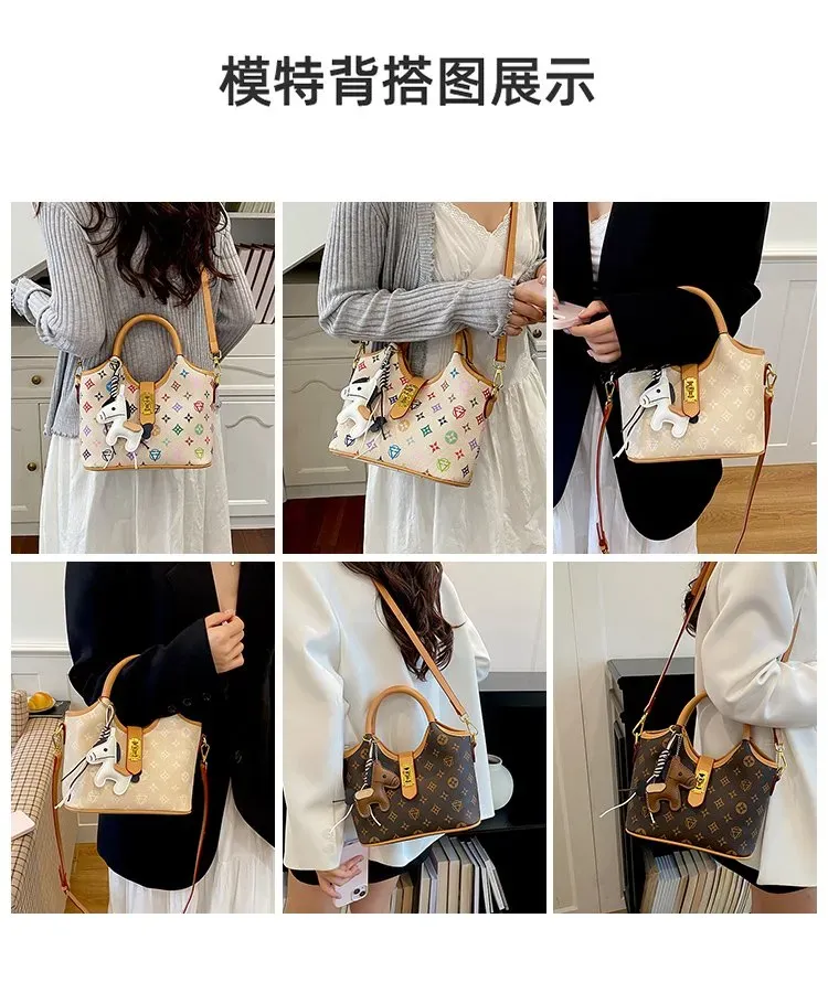 Tas Selempang Wanita Bahan PU Sintetis Motif Print Bentuk Kotak Tali Panjang Dengan Gantungan