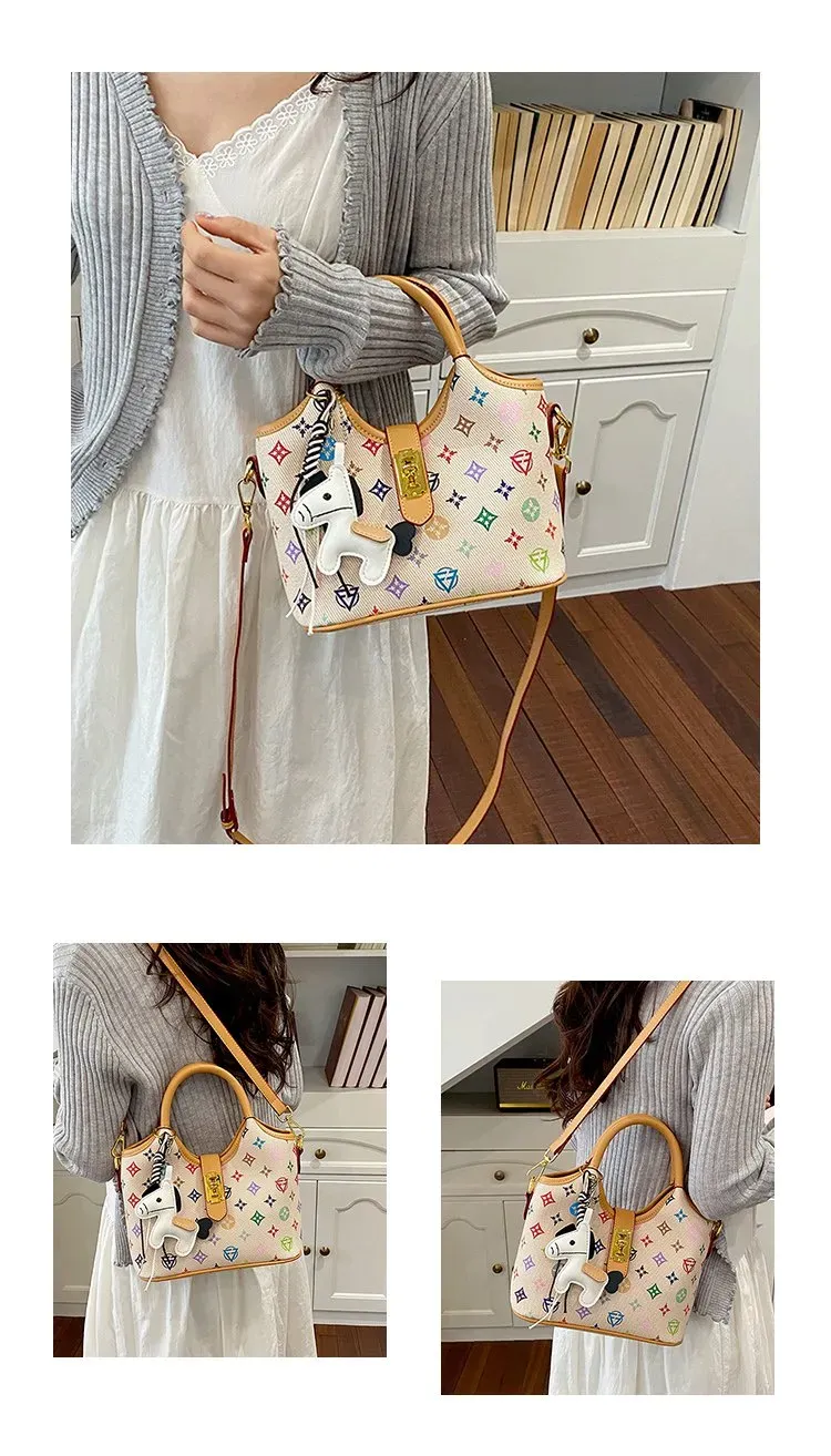 Tas Selempang Wanita Bahan PU Sintetis Motif Print Bentuk Kotak Tali Panjang Dengan Gantungan