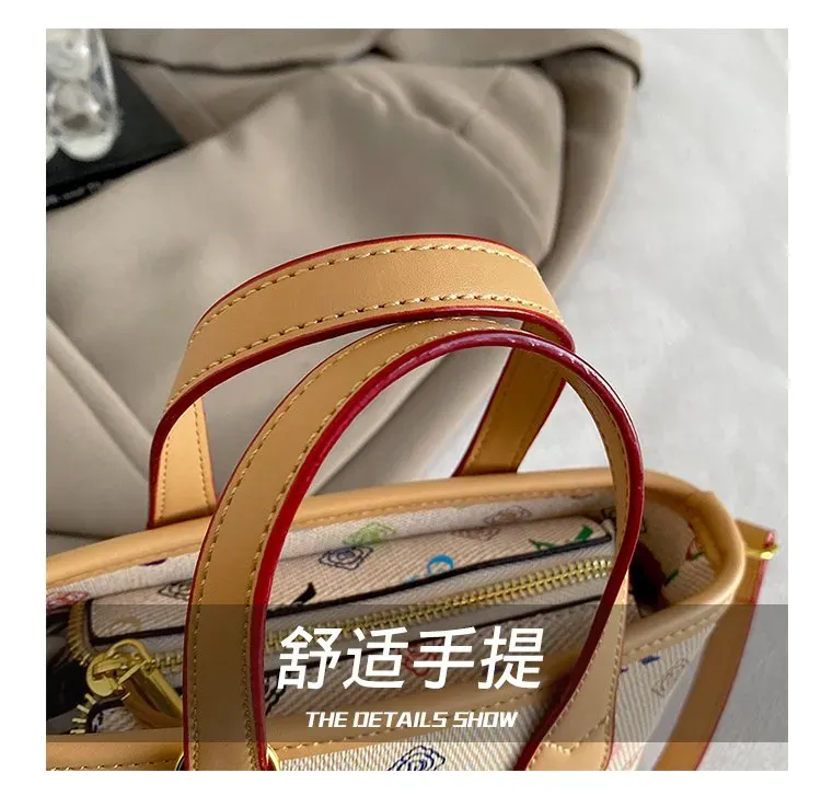 Tas Selempang Wanita Bahan PU Sintetis Motif Print Bentuk Kotak Tali Panjang Dengan Gantungan