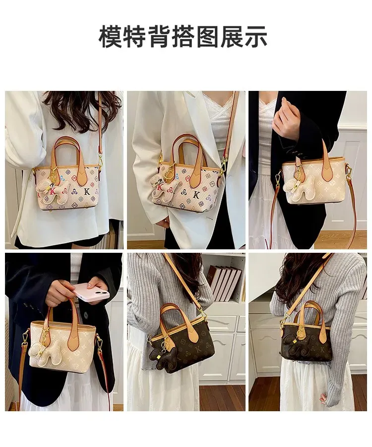 Tas Selempang Wanita Bahan PU Sintetis Motif Print Bentuk Kotak Tali Panjang Dengan Gantungan
