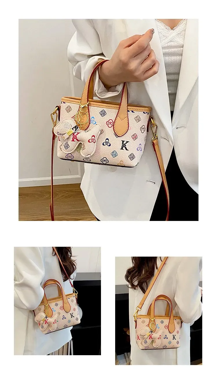 Tas Selempang Wanita Bahan PU Sintetis Motif Print Bentuk Kotak Tali Panjang Dengan Gantungan