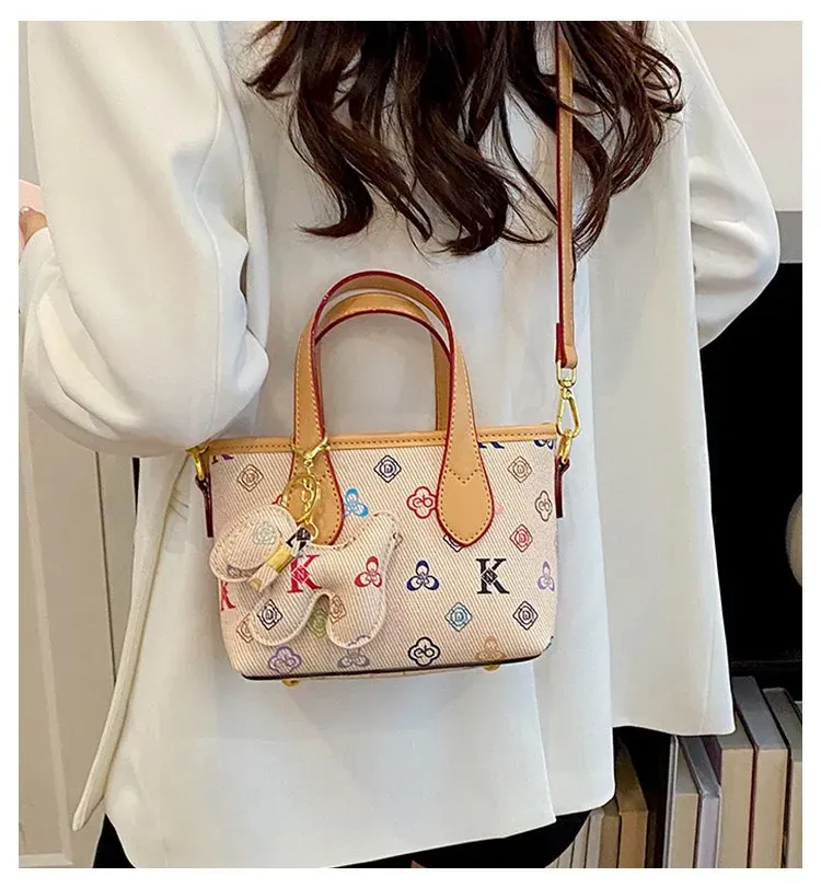 Tas Selempang Wanita Bahan PU Sintetis Motif Print Bentuk Kotak Tali Panjang Dengan Gantungan