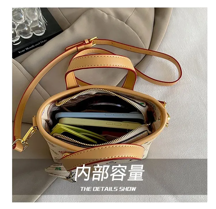 Tas Selempang Wanita Bahan PU Sintetis Motif Print Bentuk Kotak Tali Panjang Dengan Gantungan