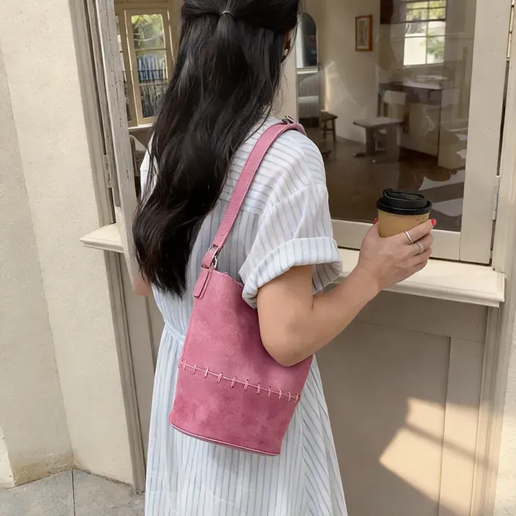 Tas Bucket Wanita Bahan PU Sintetis Polos Warna Pink Bentuk Bucket Tali Panjang Grosir Import