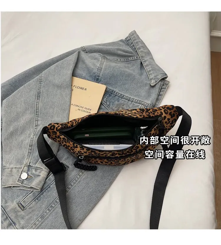 Tas Selempang Wanita Bahan Nylon Motif Print Bentuk Kotak Tali Lebar Resleting untuk Jualan