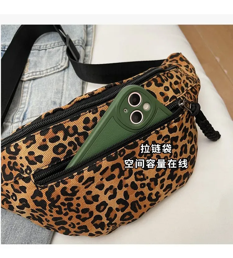 Tas Selempang Wanita Bahan Nylon Motif Print Bentuk Kotak Tali Lebar Resleting untuk Jualan