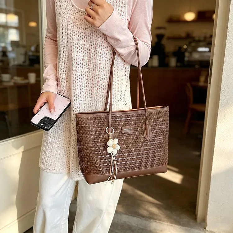 Tas Selempang Wanita Bahan PU Sintetis Tekstur Anyam Warna Hitam Bentuk Kotak Warna Cokelat