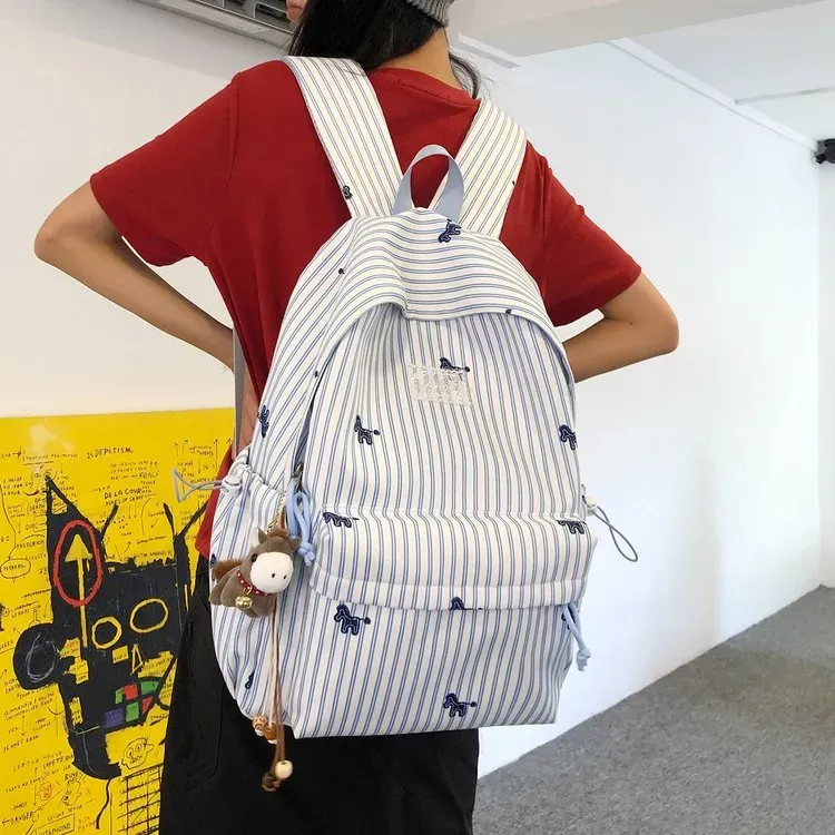Tas Ransel Wanita Bahan Nylon Motif Print Warna Putih Bentuk Kotak Tali Lebar Motif Floral
