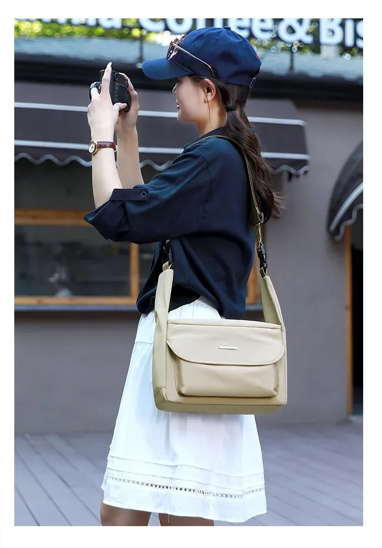 Tas Selempang Wanita Bahan Nylon Polos Warna Hitam Bentuk Kotak Tali Panjang Katalog Grosir