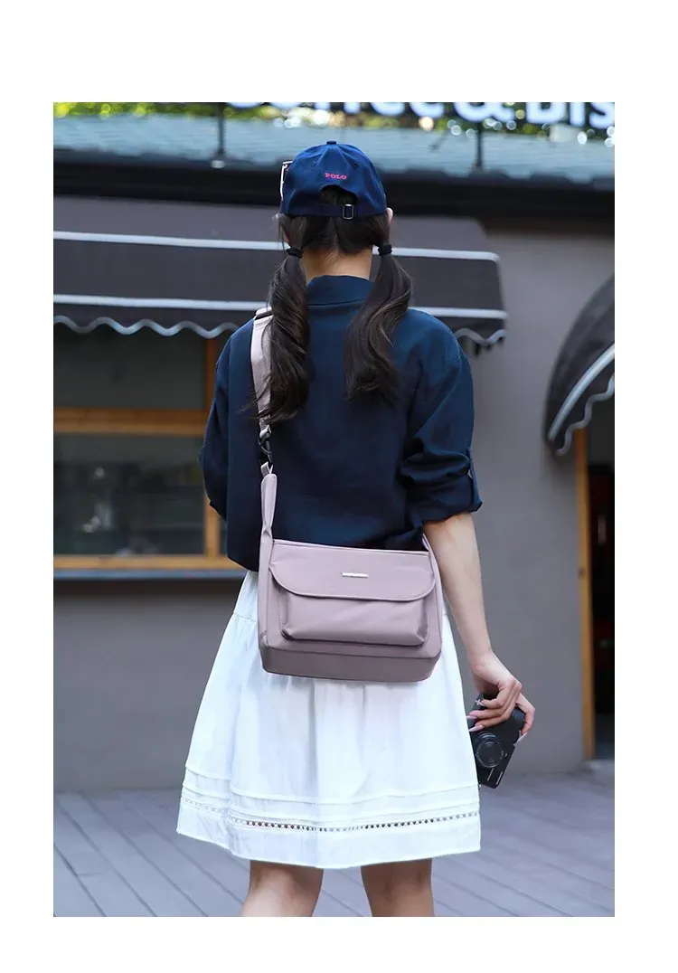 Tas Selempang Wanita Bahan Nylon Polos Warna Hitam Bentuk Kotak Tali Panjang Katalog Grosir