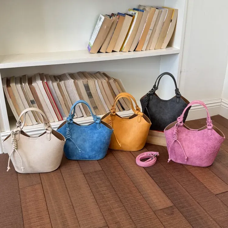 Tas Bucket Wanita Bahan PU Sintetis Polos Warna Hitam Bentuk Bucket Tali Panjang Grosir Import