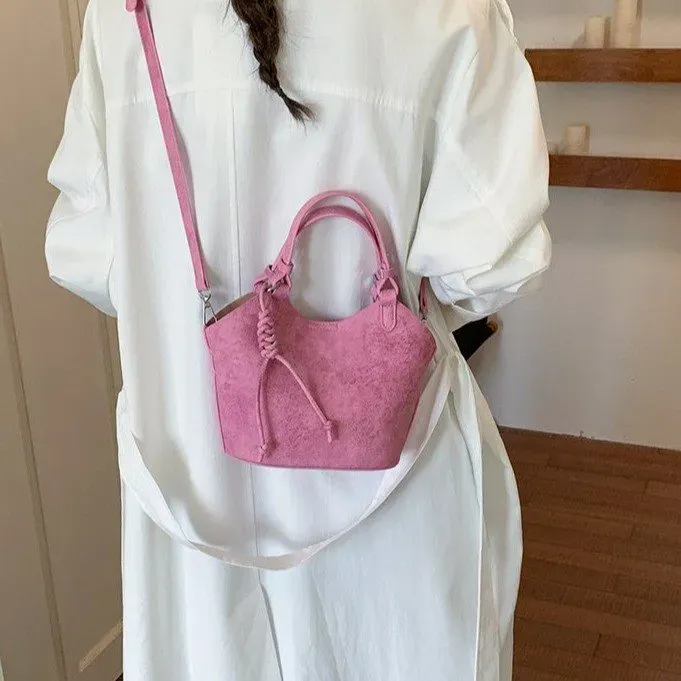 Tas Bucket Wanita Bahan PU Sintetis Polos Warna Hitam Bentuk Bucket Tali Panjang Grosir Import