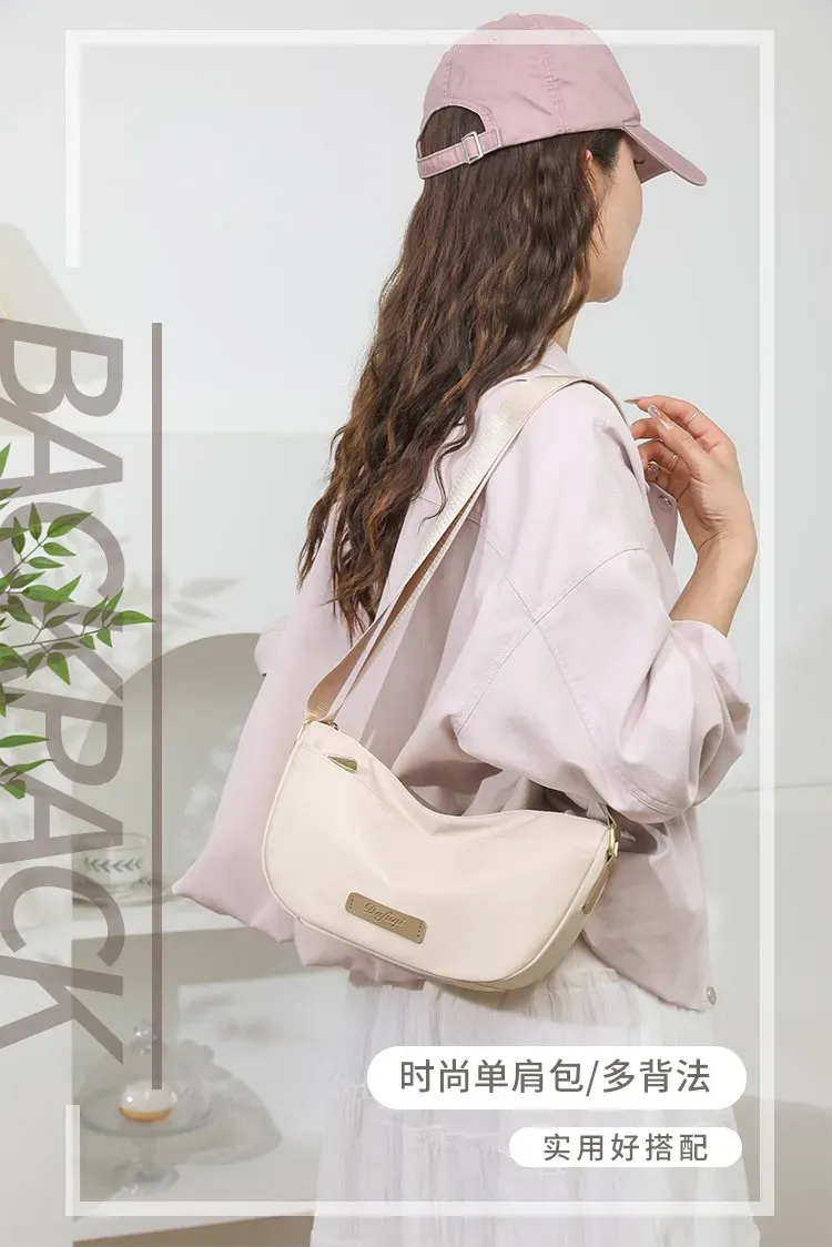 Tas Selempang Wanita Bahan Nylon Polos Warna Hijau Bentuk Crescent Tali Panjang Grosir Import