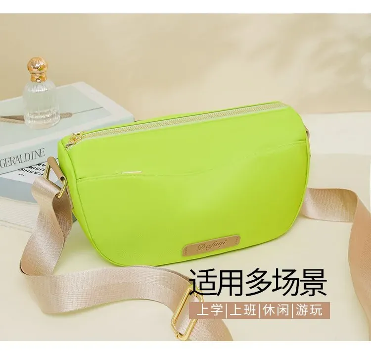Tas Selempang Wanita Bahan Nylon Polos Warna Hijau Bentuk Crescent Tali Panjang Grosir Import