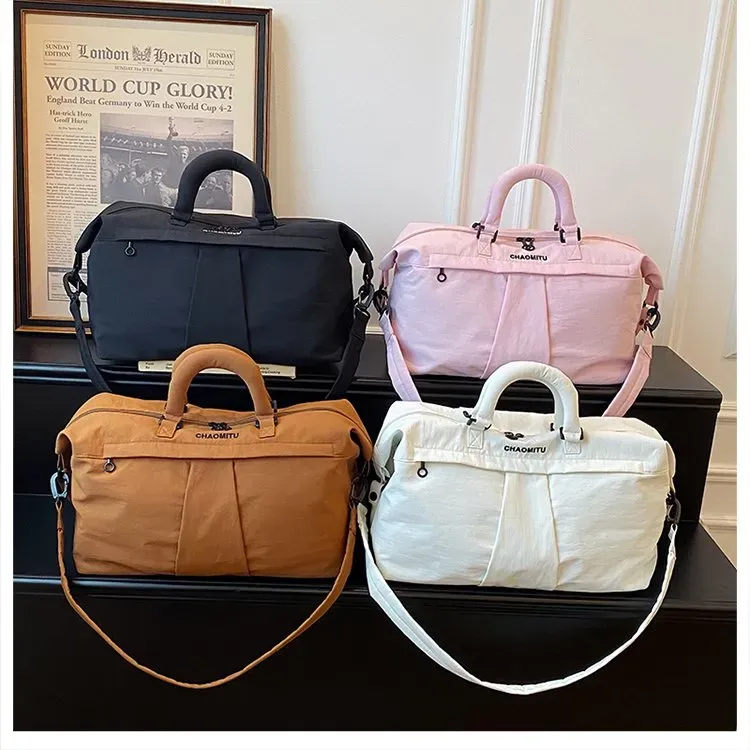 Tas Selempang Wanita Bahan Nylon Polos Warna Hitam Bentuk Kotak Tali Panjang untuk Travel kategori tas selempang grosir