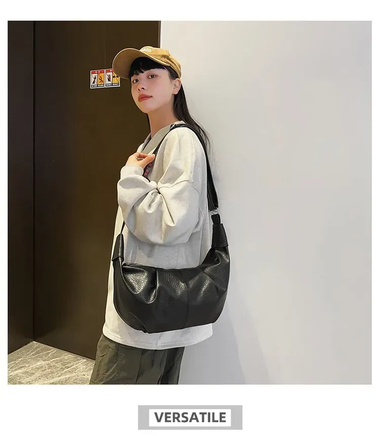 Tas Selempang Wanita Bahan PU Sintetis Polos Warna Hitam Bentuk Crescent Tali Pilihan Reseller