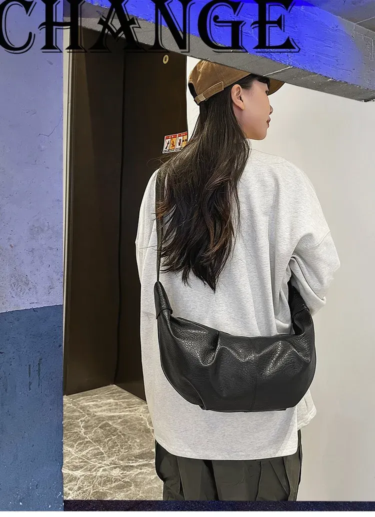 Tas Selempang Wanita Bahan PU Sintetis Polos Warna Hitam Bentuk Crescent Tali Pilihan Reseller