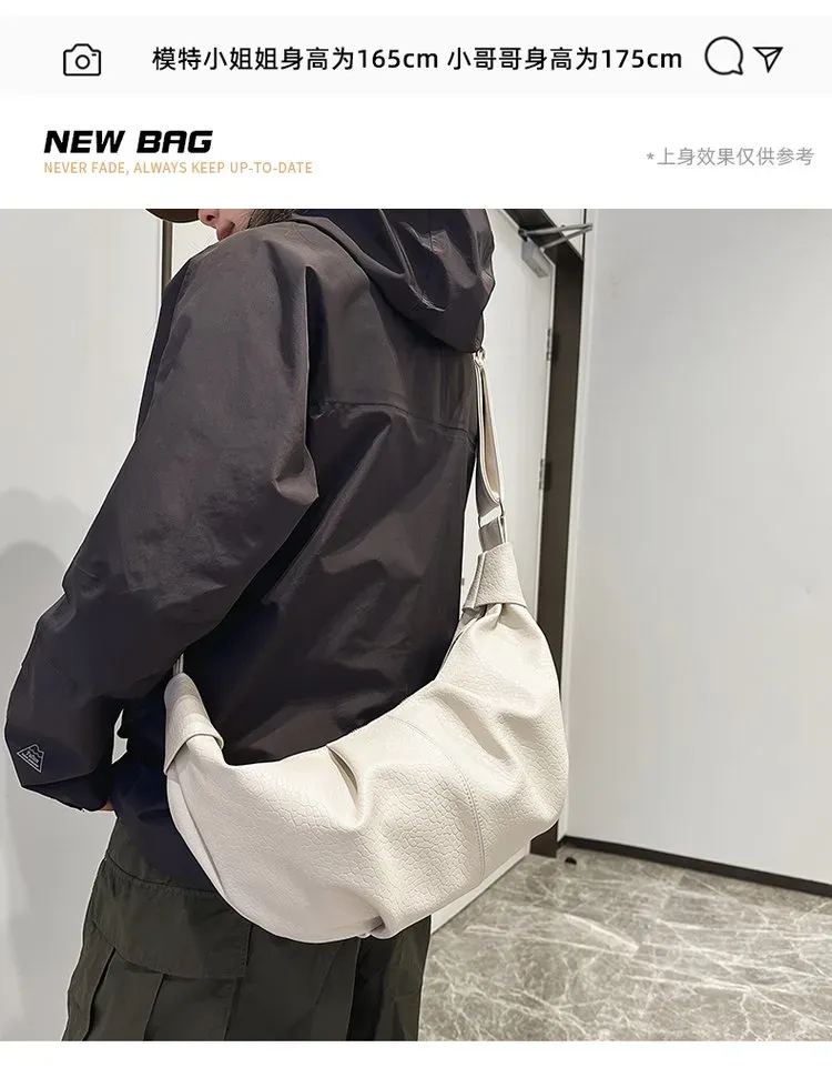 Tas Selempang Wanita Bahan PU Sintetis Polos Warna Hitam Bentuk Crescent Tali Pilihan Reseller