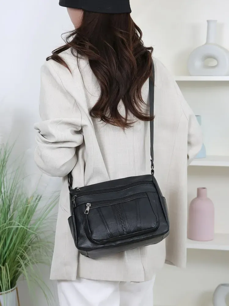Tas Selempang Wanita Bahan PU Sintetis Motif Garis Vertikal (merah dan hijau) Grosir Import