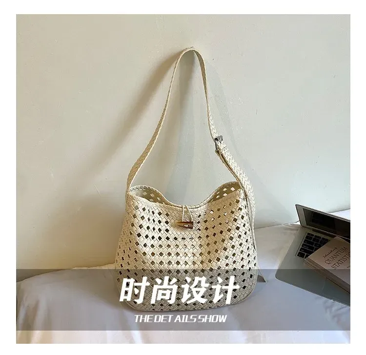 Tas Selempang Wanita Bahan PU Sintetis Tekstur Anyam Warna Hitam Bentuk Crescent Grosir Import