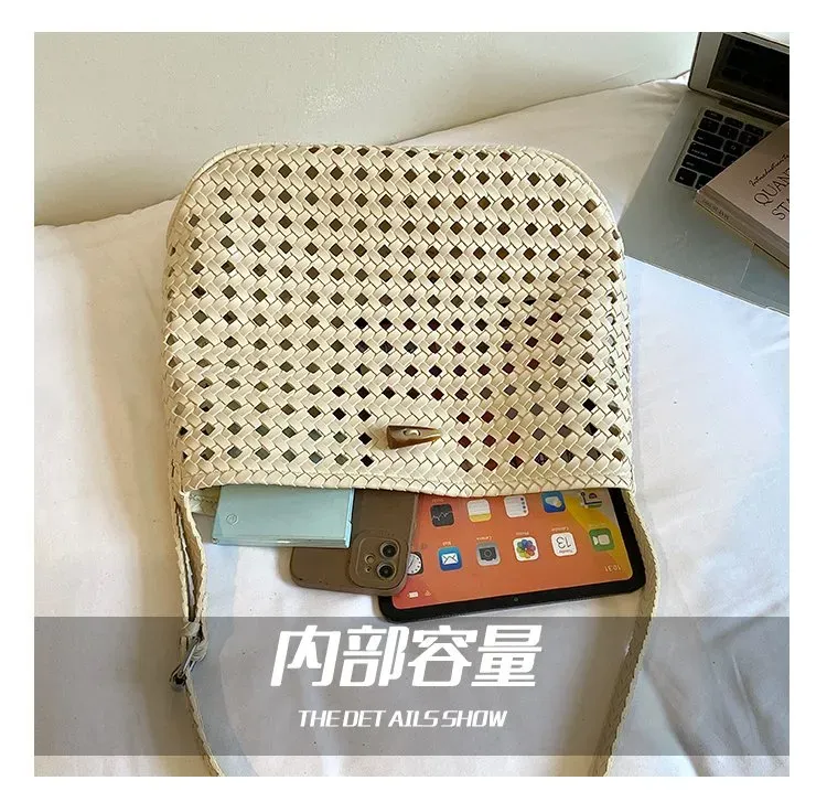 Tas Selempang Wanita Bahan PU Sintetis Tekstur Anyam Warna Hitam Bentuk Crescent Grosir Import