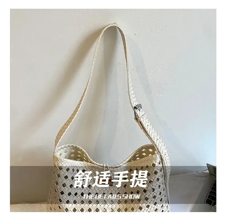 Tas Selempang Wanita Bahan PU Sintetis Tekstur Anyam Warna Hitam Bentuk Crescent Grosir Import