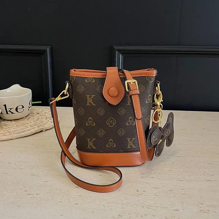 Tas Bucket Wanita Bahan PU Sintetis Motif Print Bentuk Bucket Tali Panjang Grosir Import