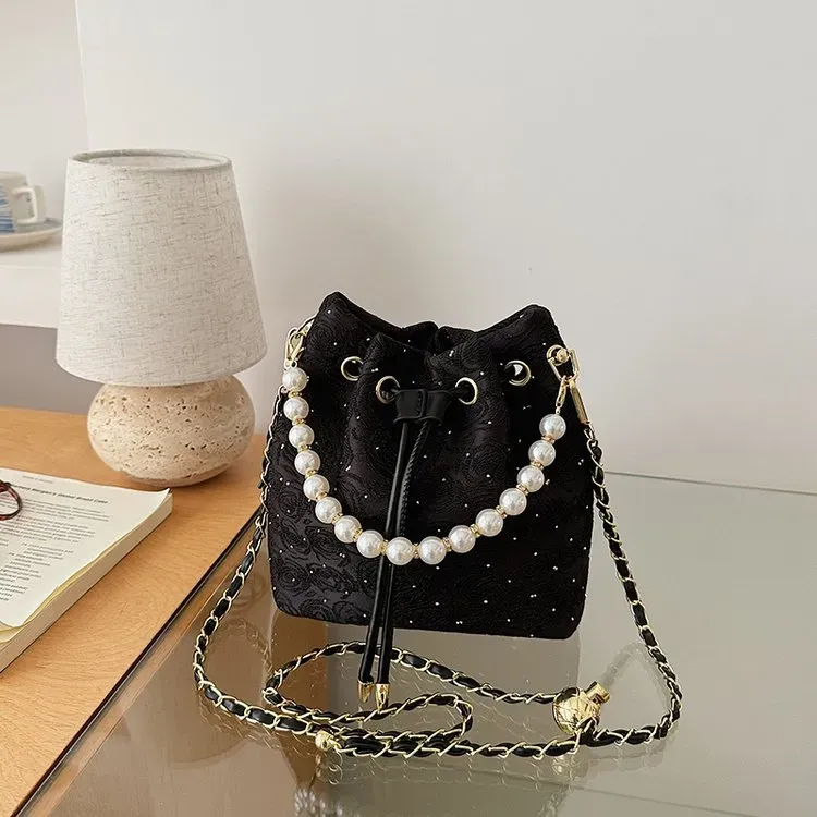 Tas Bucket Wanita Bahan PU Sintetis Motif Print Warna Hitam Bentuk Bucket Tali Grosir Import