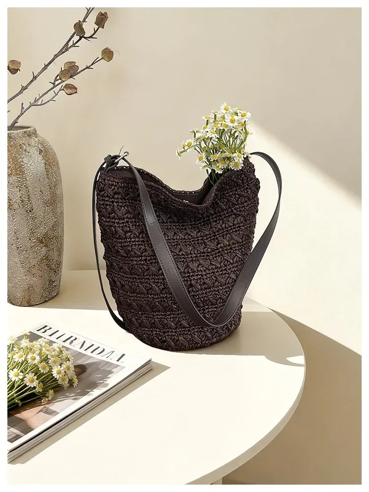 Tas Bucket Wanita Bahan PU Sintetis Tekstur Anyam Bentuk Bucket Tali Panjang Grosir Import