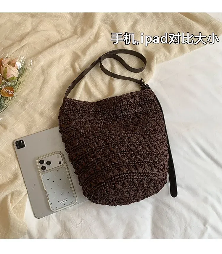 Tas Bucket Wanita Bahan PU Sintetis Tekstur Anyam Bentuk Bucket Tali Panjang Grosir Import