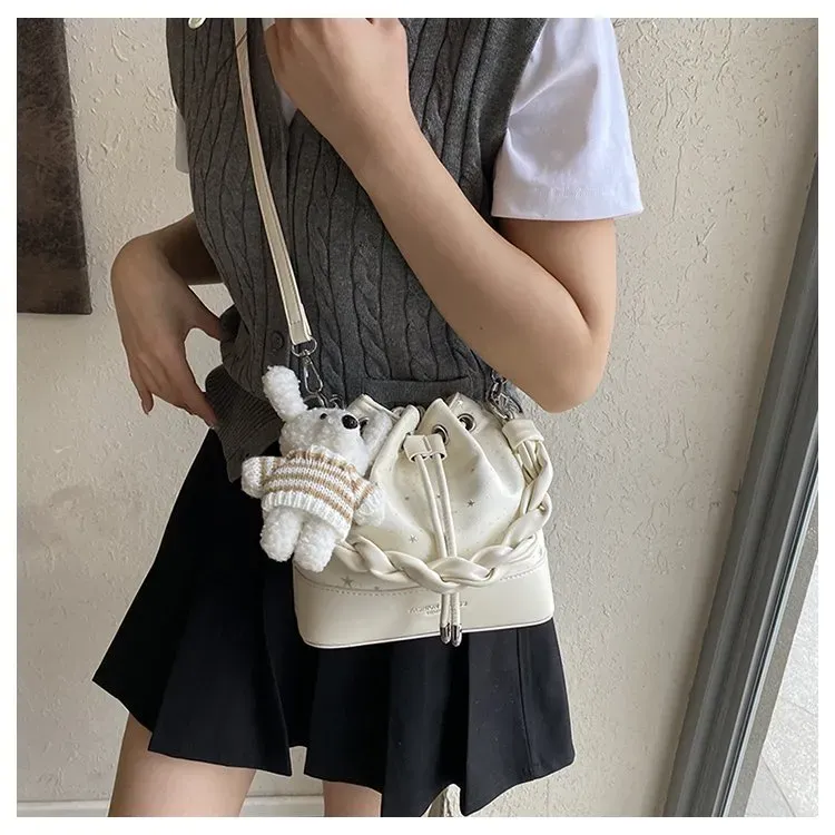 Tas Bucket Wanita Bahan PU Sintetis Motif Print Bentuk Bucket Tali Lebar Grosir Import